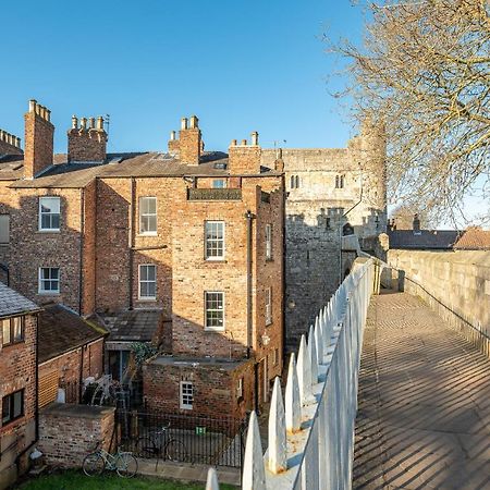 Roman Walls View York Esterno foto