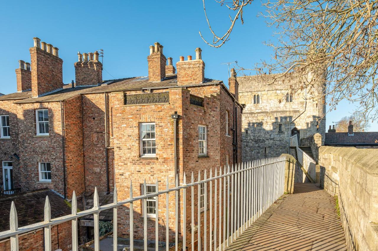 Roman Walls View York Esterno foto
