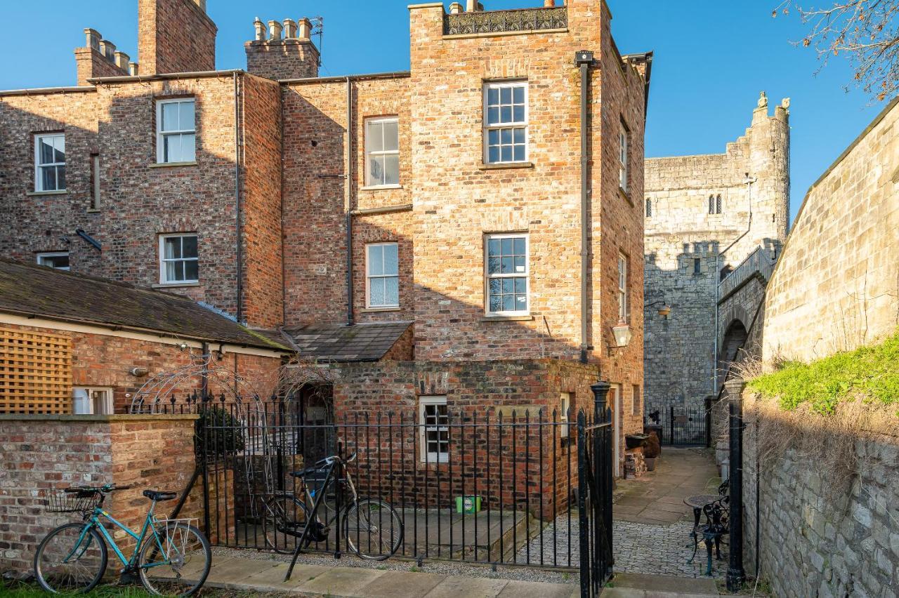 Roman Walls View York Esterno foto